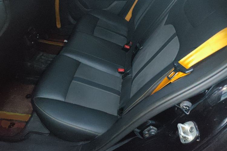 Used Dongfeng Aeolus Yixuan 2023 Mach Edition 1.5T Automatic Pursuit Rider Version Left Rear Seat