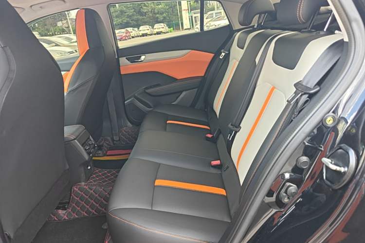 Used Dongfeng Aeolus Yixuan 2023 Mach Edition 1.5L Automatic Chasing Shadow Version Left Rear Seat