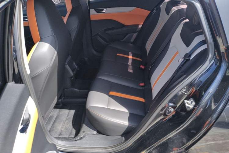 Used Dongfeng Aeolus Yixuan 2023 Mach Edition 1.5L Automatic Chasing Wind Version Left Rear Seat