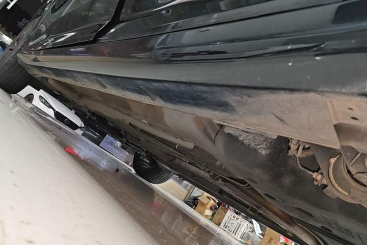 Used Dongfeng Aeolus Yixuan 2023 Mach Edition 1.5L Automatic Chasing Wind Version Left Side Sill