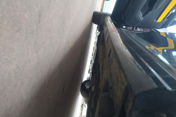 Used Dongfeng Aeolus Yixuan 2023 Mach Edition 1.5T Automatic Pursuit Rider Version Left Side Sill