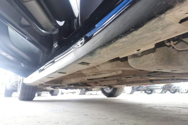 Used Dongfeng Aeolus Yixuan 2023 Mach Edition 1.5L Automatic Chasing Wind Version Left Side Sill