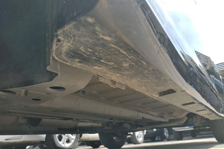 Used Dongfeng Aeolus Yixuan 2023 Mach Edition 1.5L Automatic Chasing Wind Version Left Side Sill