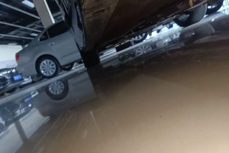 Used Dongfeng Aeolus Yixuan 2023 Mach Edition 1.5L Automatic Chasing Wind Version Left Side Sill