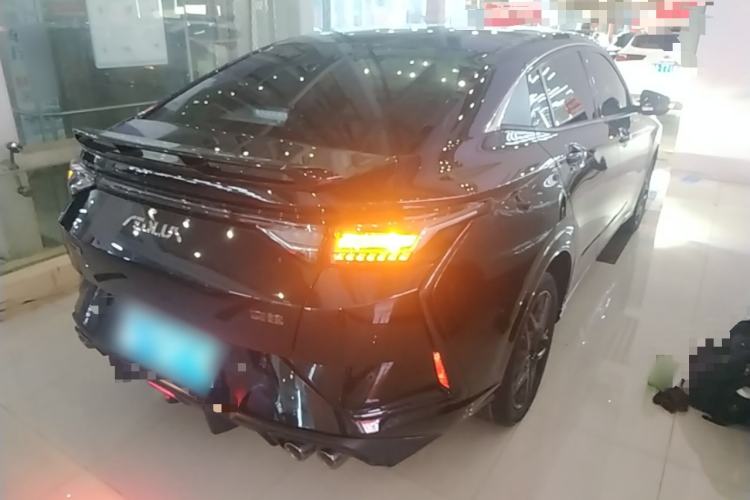 Used Dongfeng Aeolus Yixuan 2023 Mach Edition 1.5T Automatic Pursuit Rider Version Rear Right 45 Deg