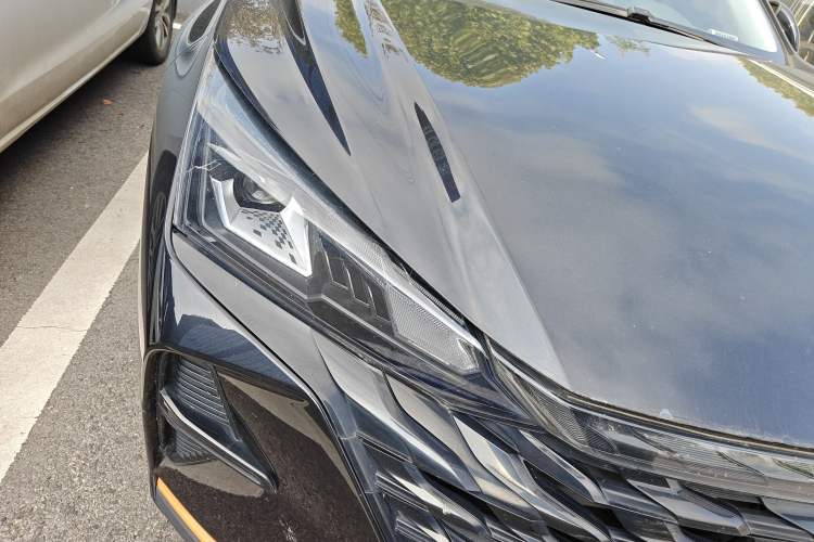 Used Dongfeng Aeolus Yixuan 2023 Mach Edition 1.5L Automatic Chasing Shadow Version Right Front Headlight