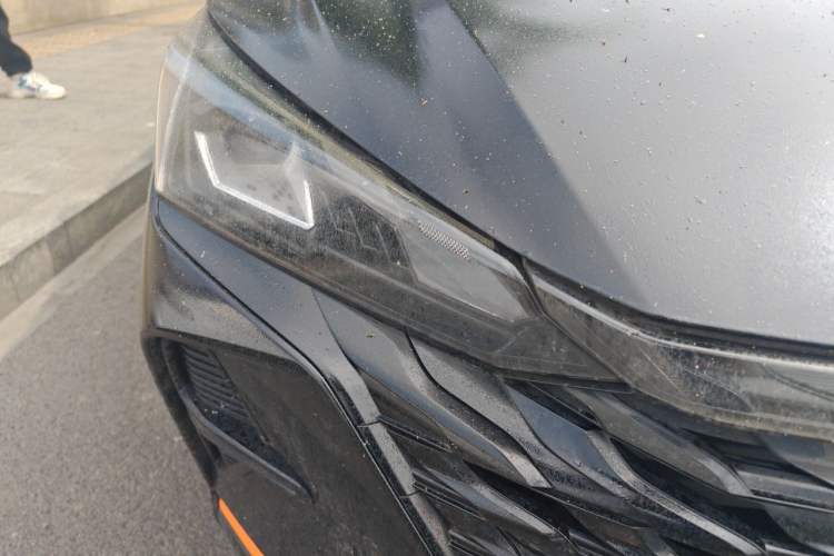 Used Dongfeng Aeolus Yixuan 2023 Mach Edition 1.5L Automatic Chasing Shadow Version Right Front Headlight