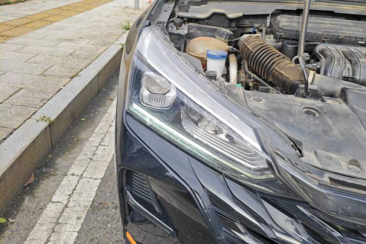 Used Dongfeng Aeolus Yixuan 2023 Mach Edition 1.5L Automatic Chasing Wind Version Right Front Headlight