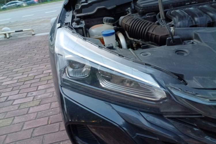 Used Dongfeng Aeolus Yixuan 2023 Mach Edition 1.5L Automatic Chasing Wind Version Right Front Headlight