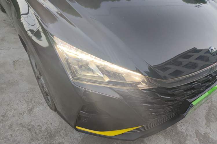 Used Dongfeng Aeolus Yixuan 2023 Mach Edition 1.5T Automatic Pursuit Rider Version Right Front Headlight