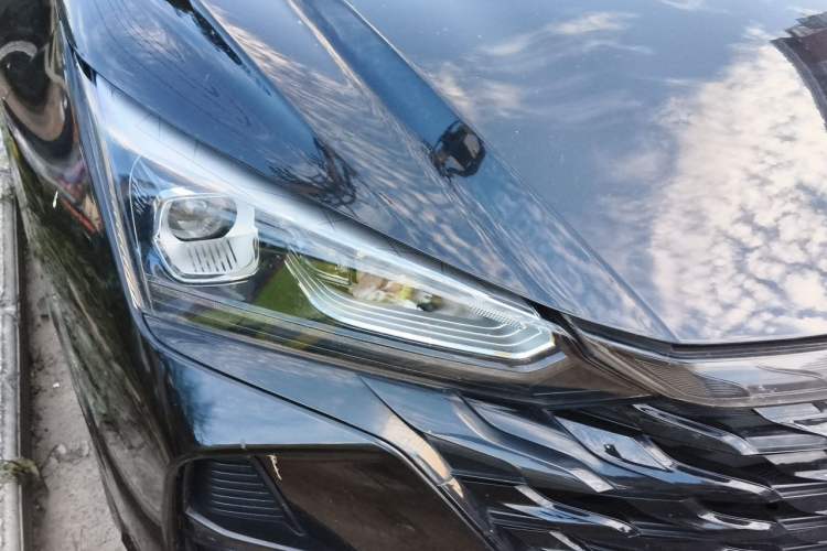 Used Dongfeng Aeolus Yixuan 2023 Mach Edition 1.5L Automatic Chasing Wind Version Right Front Headlight