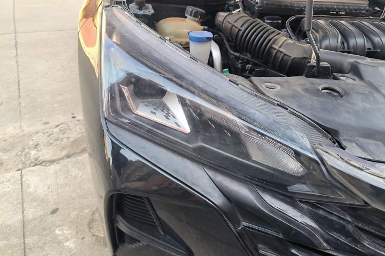 Used Dongfeng Aeolus Yixuan 2023 Mach Edition 1.5L Automatic Chasing Shadow Version Right Front Headlight