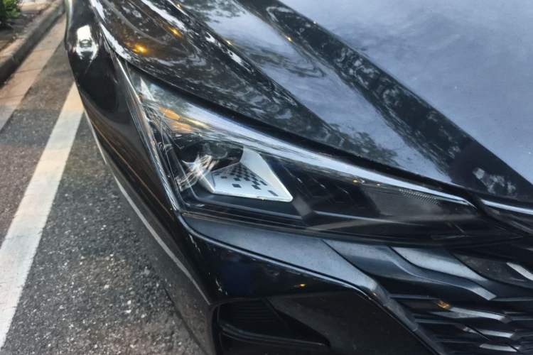 Used Dongfeng Aeolus Yixuan 2023 Mach Edition 1.5L Automatic Chasing Shadow Version Right Front Headlight
