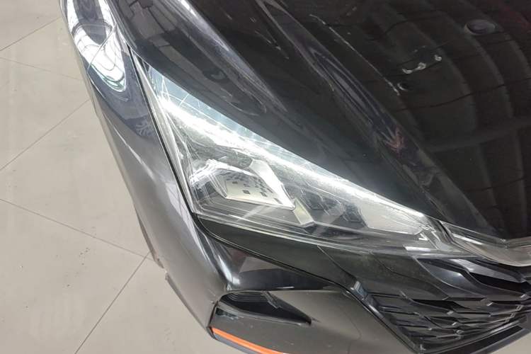 Used Dongfeng Aeolus Yixuan 2023 Mach Edition 1.5L Automatic Chasing Shadow Version Right Front Headlight