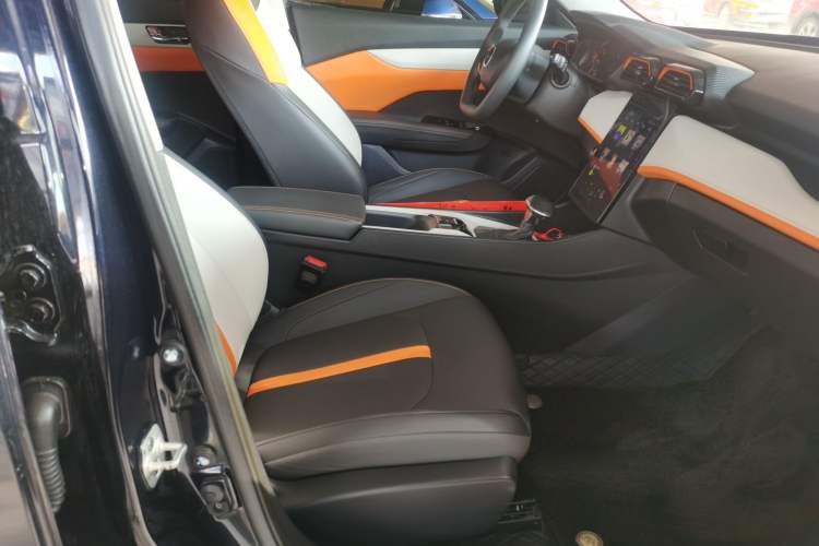 Used Dongfeng Aeolus Yixuan 2023 Mach Edition 1.5L Automatic Chasing Wind Version Right Front Seat
