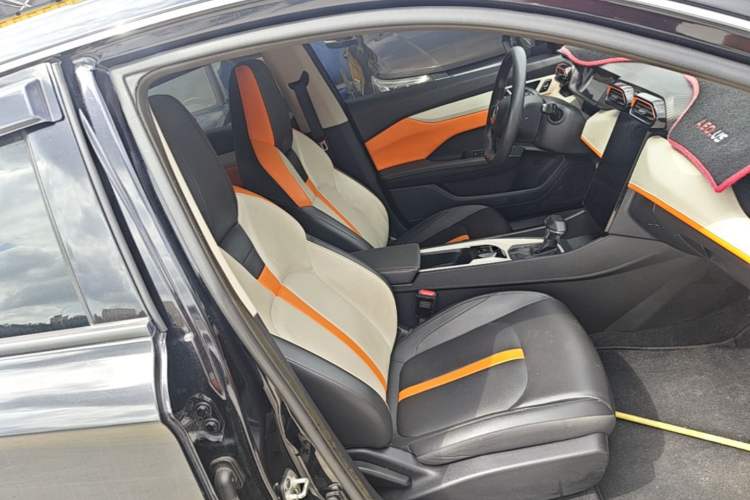 Used Dongfeng Aeolus Yixuan 2023 Mach Edition 1.5L Automatic Chasing Shadow Version Right Front Seat