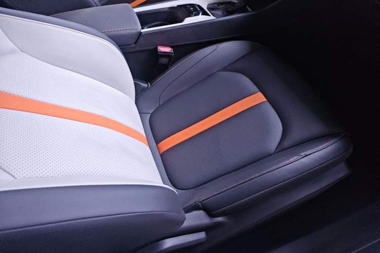 Used Dongfeng Aeolus Yixuan 2023 Mach Edition 1.5L Automatic Chasing Wind Version Right Front Seat
