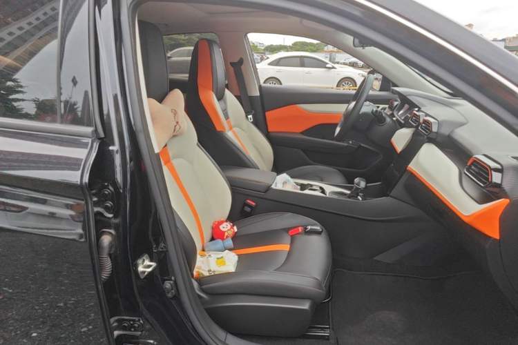 Used Dongfeng Aeolus Yixuan 2023 Mach Edition 1.5L Automatic Chasing Shadow Version Right Front Seat