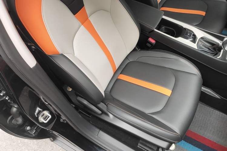 Used Dongfeng Aeolus Yixuan 2023 Mach Edition 1.5L Automatic Chasing Wind Version Right Front Seat