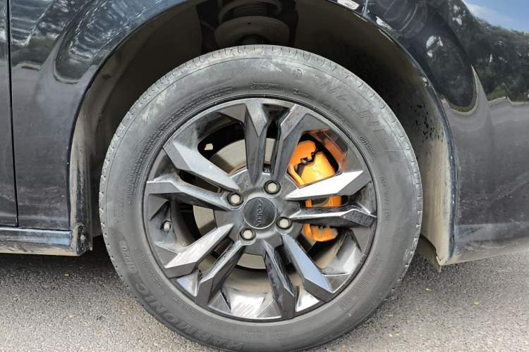 Used Dongfeng Aeolus Yixuan 2023 Mach Edition 1.5L Automatic Chasing Wind Version Right Front Wheel Hub