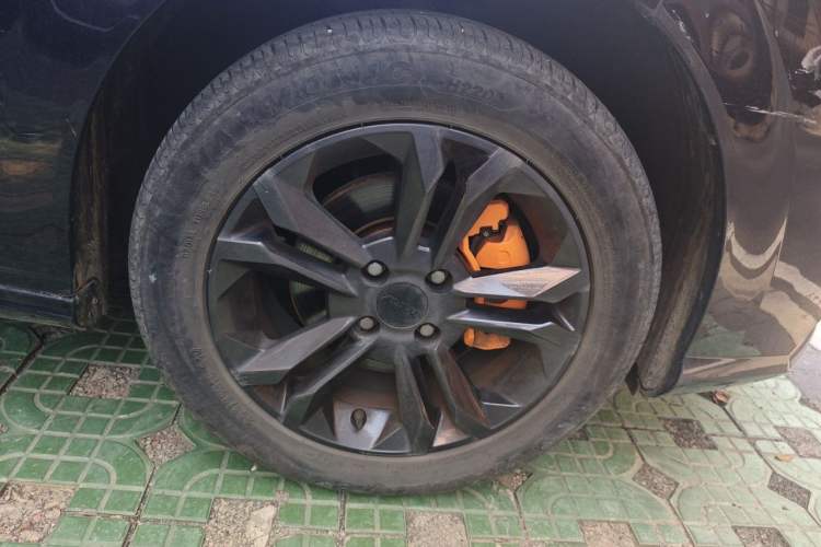 Used Dongfeng Aeolus Yixuan 2023 Mach Edition 1.5L Automatic Chasing Shadow Version Right Front Wheel Hub