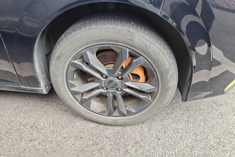 Used Dongfeng Aeolus Yixuan 2023 Mach Edition 1.5L Automatic Chasing Shadow Version Right Front Wheel Hub