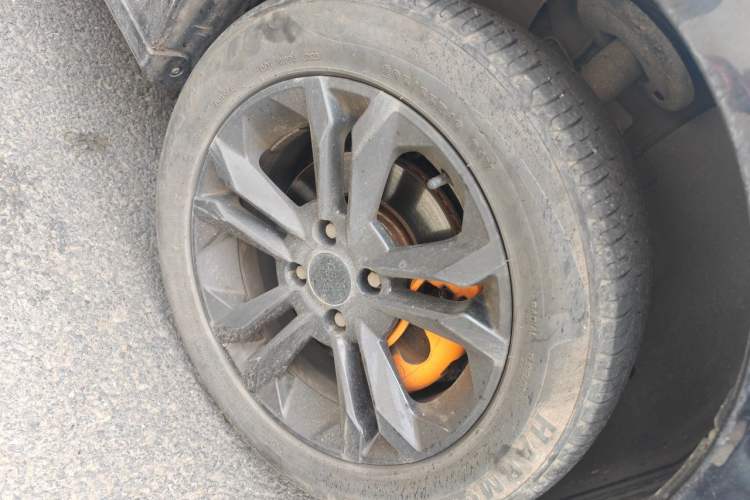 Used Dongfeng Aeolus Yixuan 2023 Mach Edition 1.5L Automatic Chasing Shadow Version Right Front Wheel Hub