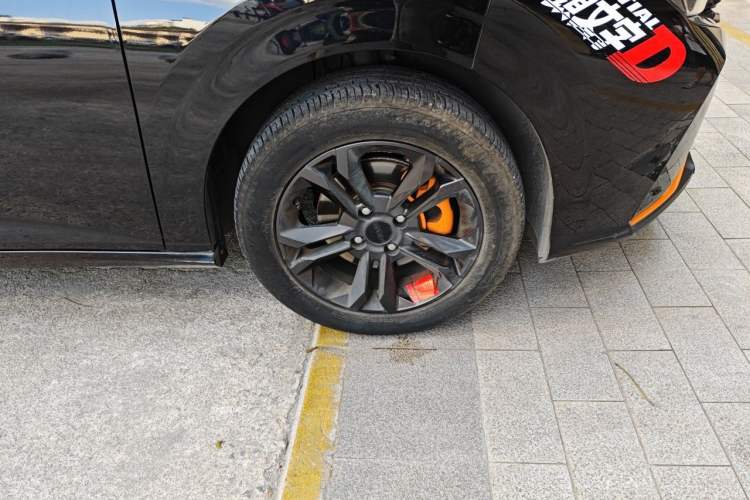 Used Dongfeng Aeolus Yixuan 2023 Mach Edition 1.5L Automatic Chasing Shadow Version Right Front Wheel Hub