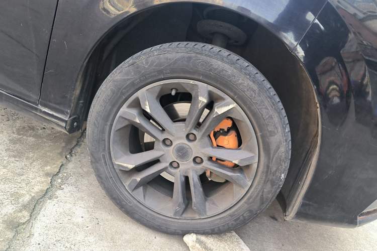 Used Dongfeng Aeolus Yixuan 2023 Mach Edition 1.5L Automatic Chasing Shadow Version Right Front Wheel Hub