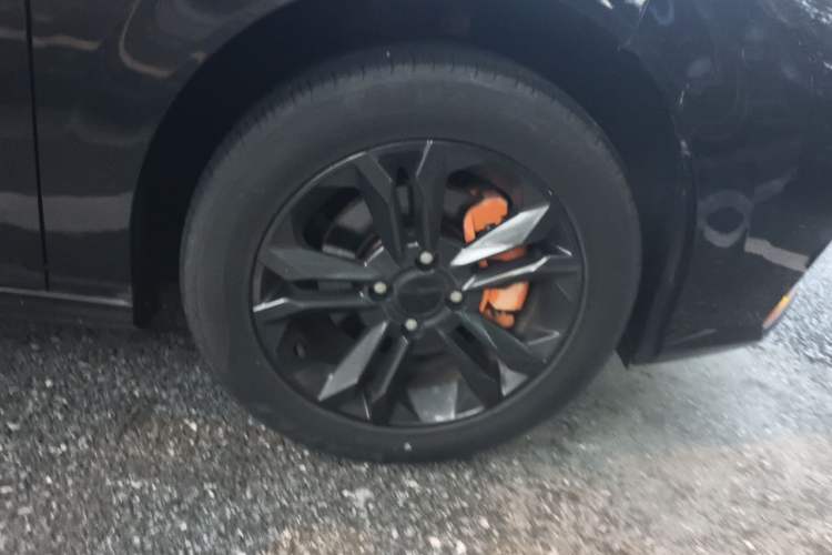 Used Dongfeng Aeolus Yixuan 2023 Mach Edition 1.5L Automatic Chasing Shadow Version Right Front Wheel Hub
