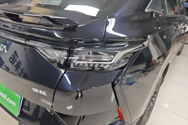 Used Dongfeng Aeolus Yixuan 2023 Mach Edition 1.5L Automatic Chasing Wind Version Right Rear Taillight