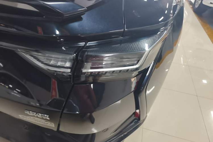 Used Dongfeng Aeolus Yixuan 2023 Mach Edition 1.5L Automatic Chasing Shadow Version Right Rear Taillight