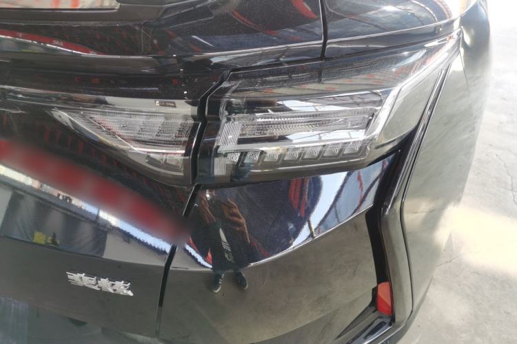Used Dongfeng Aeolus Yixuan 2023 Mach Edition 1.5L Automatic Chasing Wind Version Right Rear Taillight