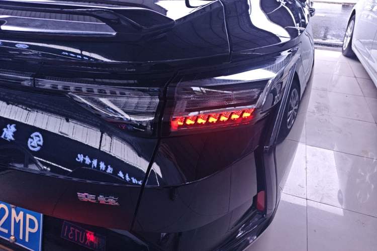 Used Dongfeng Aeolus Yixuan 2023 Mach Edition 1.5L Automatic Chasing Wind Version Right Rear Taillight