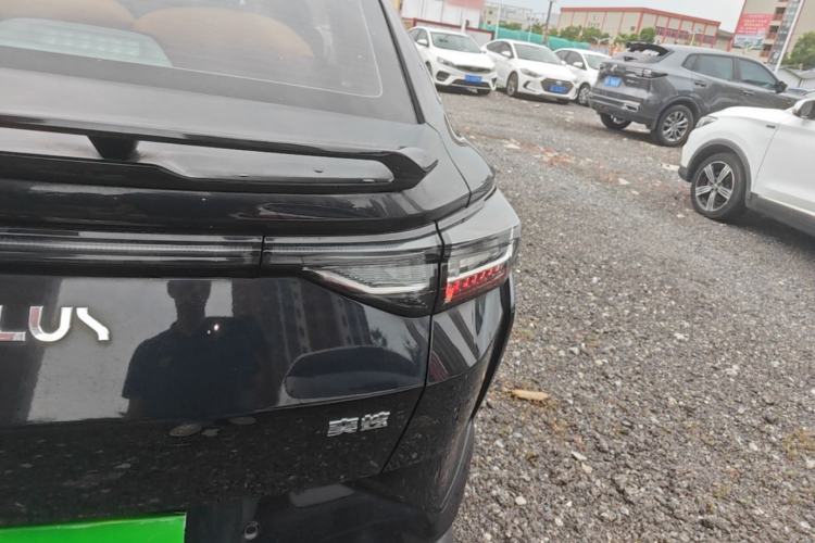 Used Dongfeng Aeolus Yixuan 2023 Mach Edition 1.5L Automatic Chasing Shadow Version Right Rear Taillight