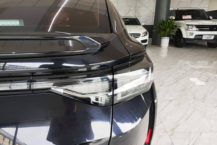 Used Dongfeng Aeolus Yixuan 2023 Mach Edition 1.5L Automatic Chasing Shadow Version Right Rear Taillight
