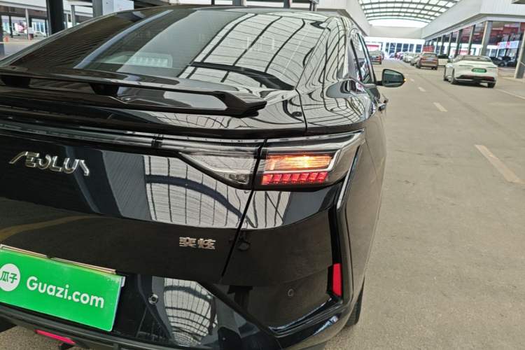 Used Dongfeng Aeolus Yixuan 2023 Mach Edition 1.5T Automatic Pursuit Rider Version Right Rear Taillight