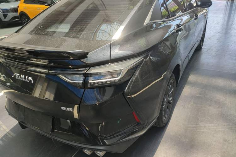 Used Dongfeng Aeolus Yixuan 2023 Mach Edition 1.5L Automatic Chasing Wind Version Right Rear Taillight