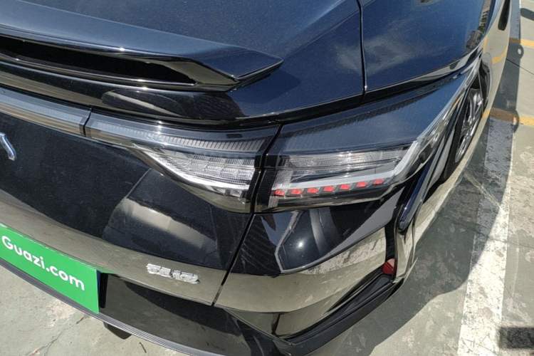 Used Dongfeng Aeolus Yixuan 2023 Mach Edition 1.5L Automatic Chasing Wind Version Right Rear Taillight