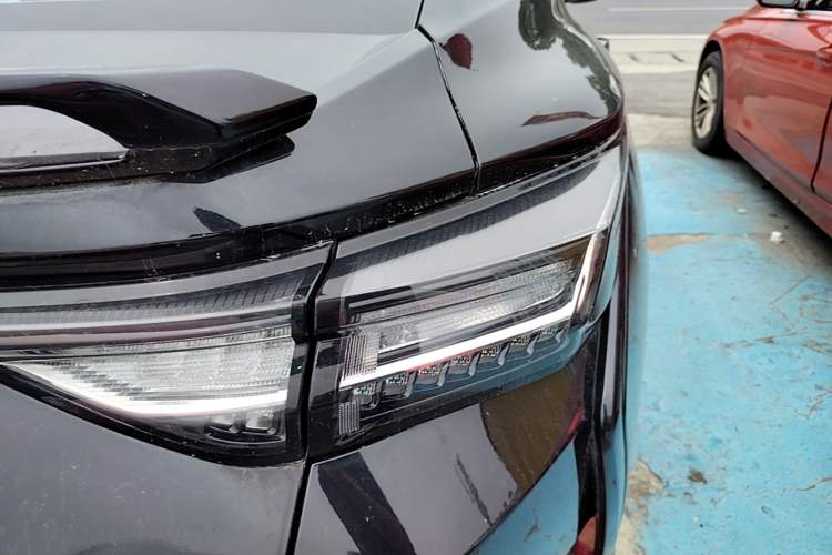 Used Dongfeng Aeolus Yixuan 2023 Mach Edition 1.5L Automatic Chasing Shadow Version Right Rear Taillight