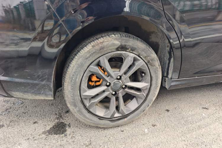 Used Dongfeng Aeolus Yixuan 2023 Mach Edition 1.5L Automatic Chasing Wind Version Right Rear Wheel Hub