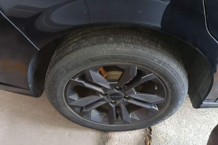Used Dongfeng Aeolus Yixuan 2023 Mach Edition 1.5L Automatic Chasing Shadow Version Right Rear Wheel Hub
