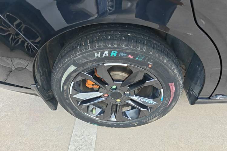 Used Dongfeng Aeolus Yixuan 2023 Mach Edition 1.5L Automatic Chasing Shadow Version Right Rear Wheel Hub