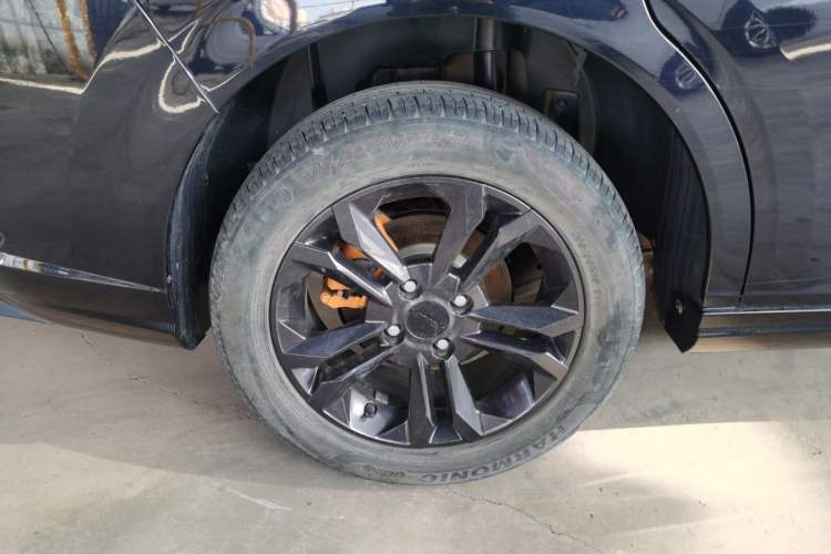 Used Dongfeng Aeolus Yixuan 2023 Mach Edition 1.5L Automatic Chasing Wind Version Right Rear Wheel Hub