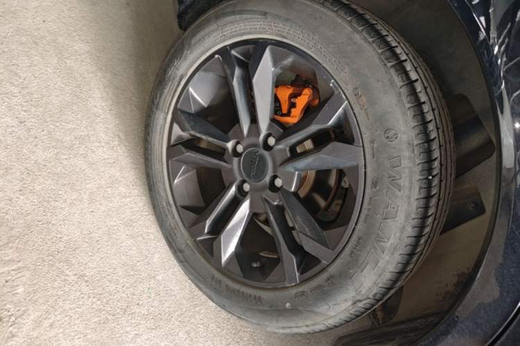 Used Dongfeng Aeolus Yixuan 2023 Mach Edition 1.5L Automatic Chasing Shadow Version Right Rear Wheel Hub