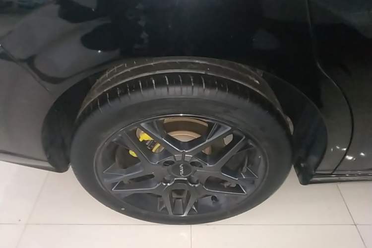 Used Dongfeng Aeolus Yixuan 2023 Mach Edition 1.5T Automatic Pursuit Rider Version Right Rear Wheel Hub