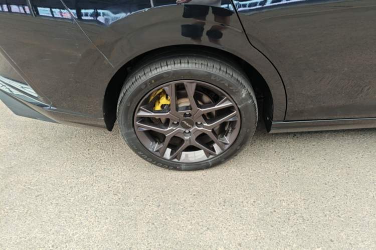 Used Dongfeng Aeolus Yixuan 2023 Mach Edition 1.5T Automatic Pursuit Rider Version Right Rear Wheel Hub