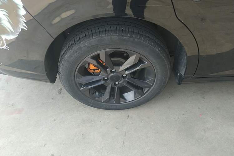 Used Dongfeng Aeolus Yixuan 2023 Mach Edition 1.5L Automatic Chasing Wind Version Right Rear Wheel Hub