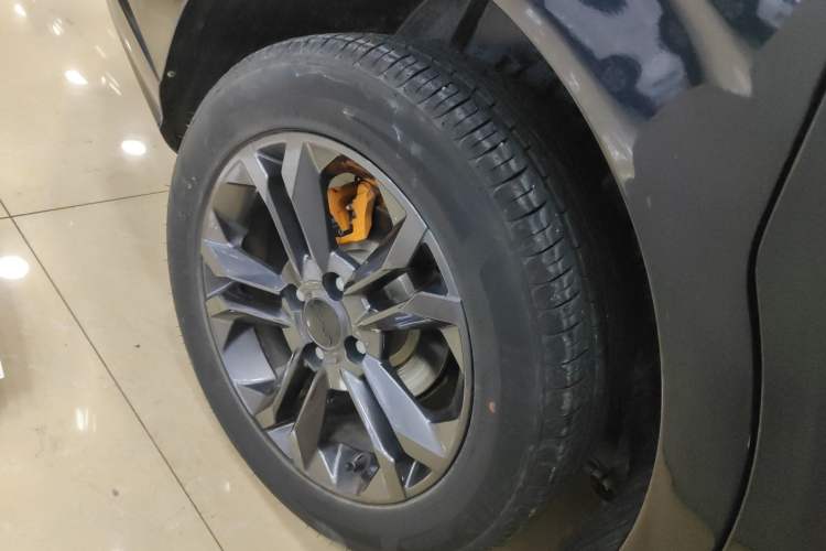 Used Dongfeng Aeolus Yixuan 2023 1.5L Automatic Glory Edition Right Rear Wheel Hub