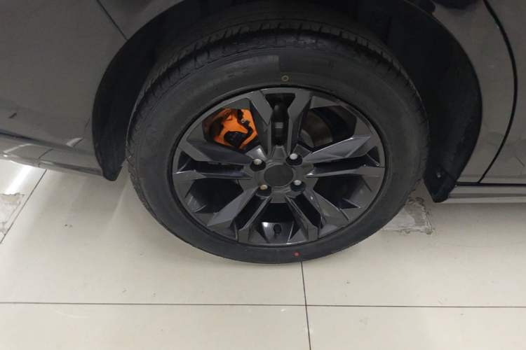 Used Dongfeng Aeolus Yixuan 2023 Mach Edition 1.5L Automatic Chasing Shadow Version Right Rear Wheel Hub